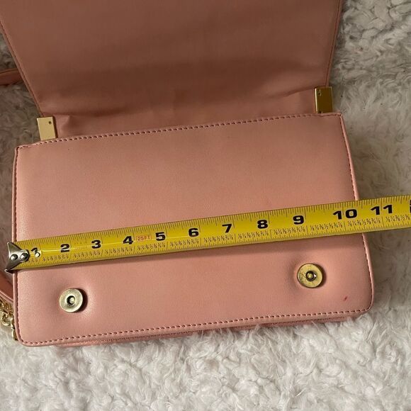 synthetic pink quilted shoulder/crossbody bag gold tone chain & accents - Picture 13 of 15